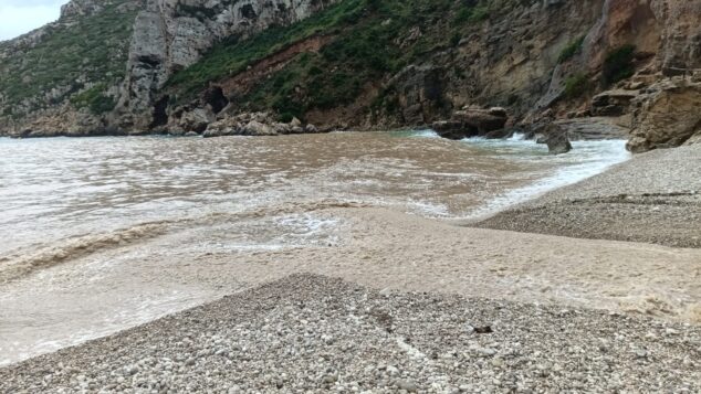 Imagen: Cala de la Granadella en las intensas lluvias