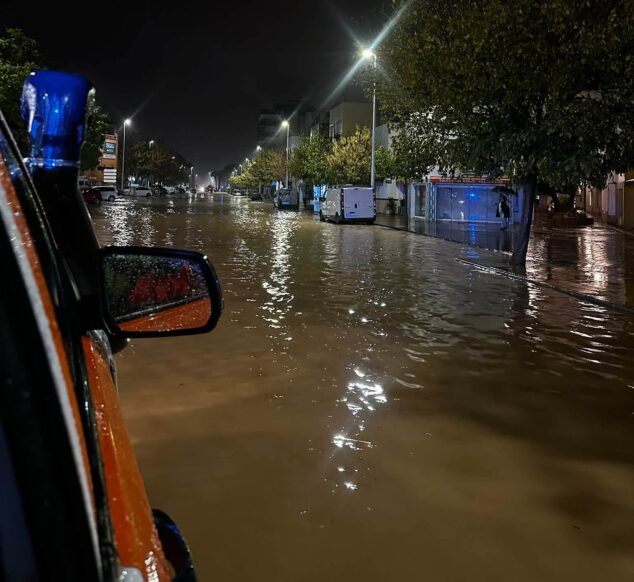 Imagen: Carretera del Plà-Cabo la Nao inundada | Foto Protecció Civil Xàbia