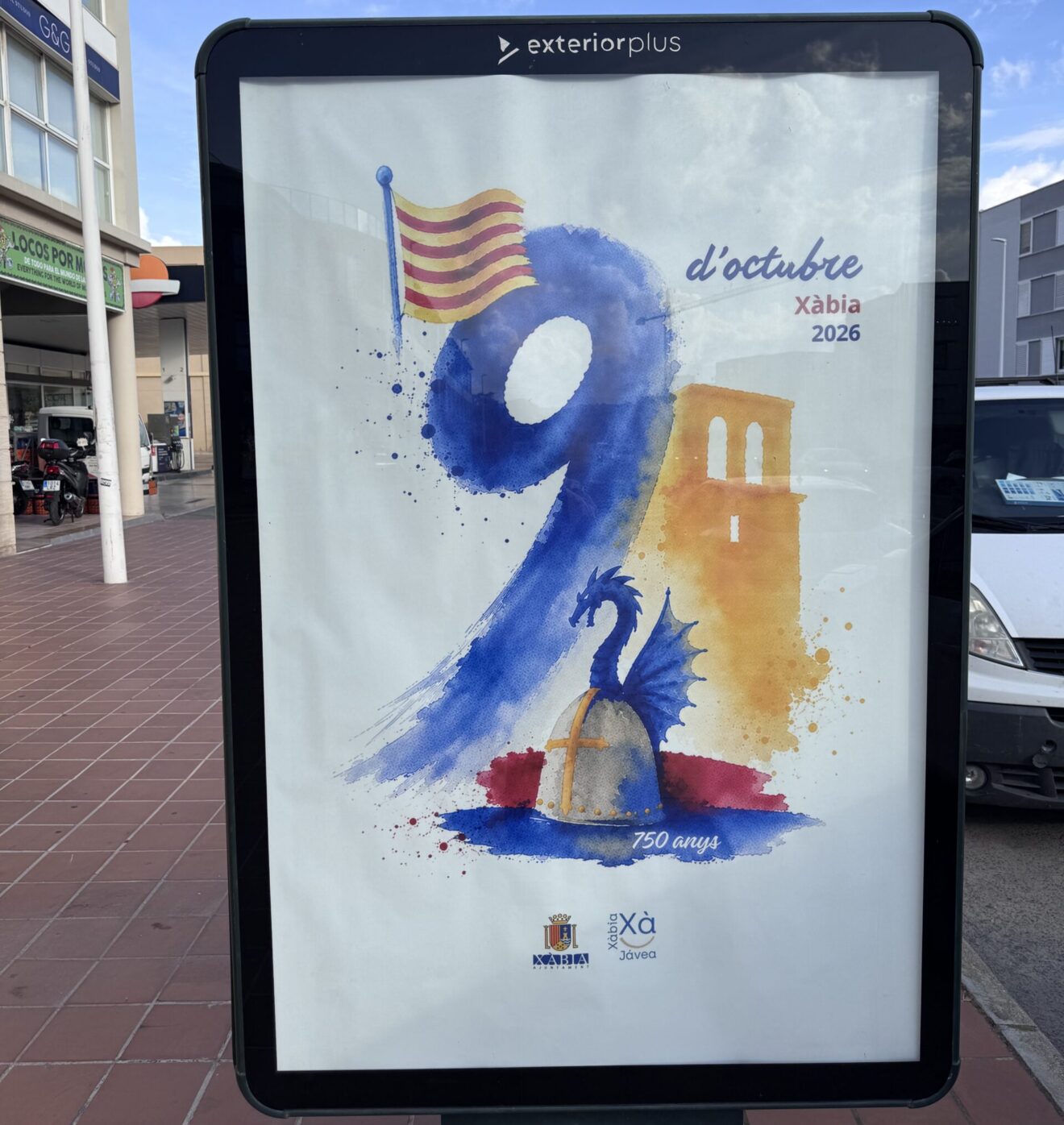 Cartel 9 d'Octubre en los mupis de Xàbia