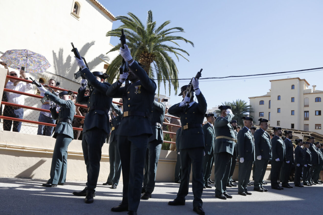 Celebración de la patrona de la Guardia Civil en el patio del cuartel de Xàbia (41)