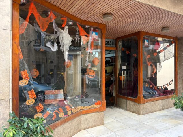 Imagen: Decoración de Halloween en un escaparate del centro histórico