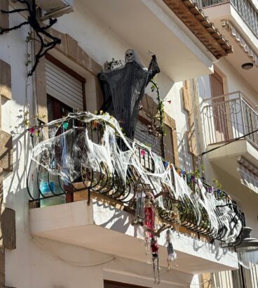 Decoración Halloween en una vivienda de Xàbia