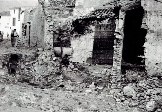 Imagen: Destrozos de la riada en el carrer Sant Vicent de Xàbia en 1957