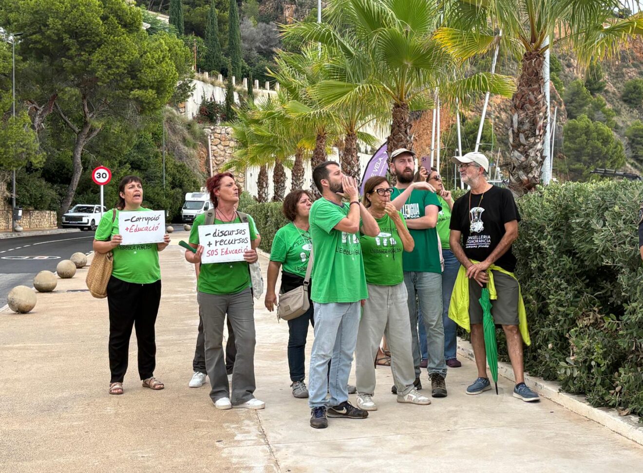 Docentes de Xàbia en protesta al President de la Generalitat