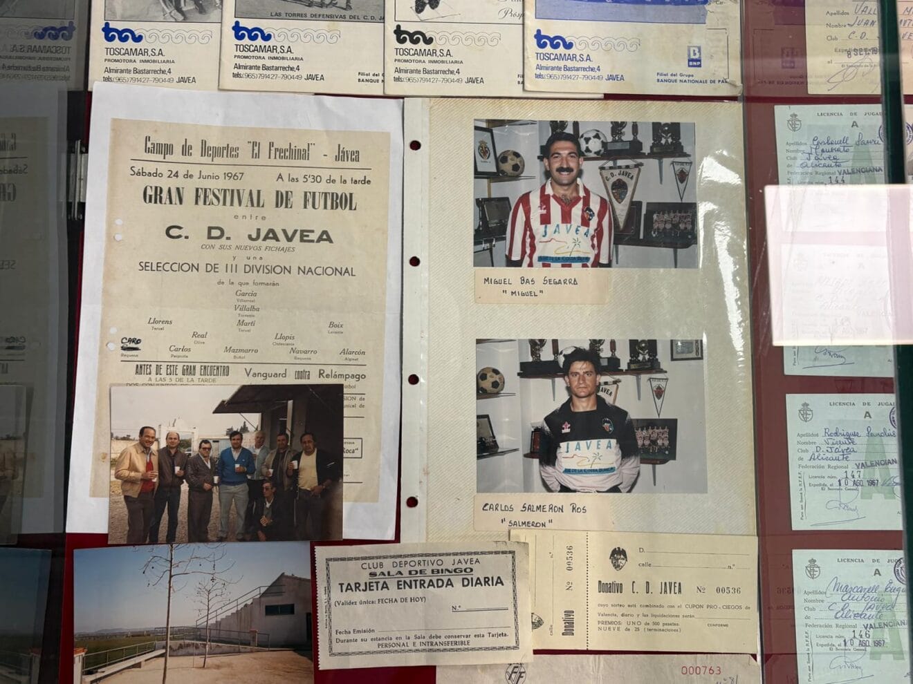 Documentación del CD Jávea en una vitrina de la exposición