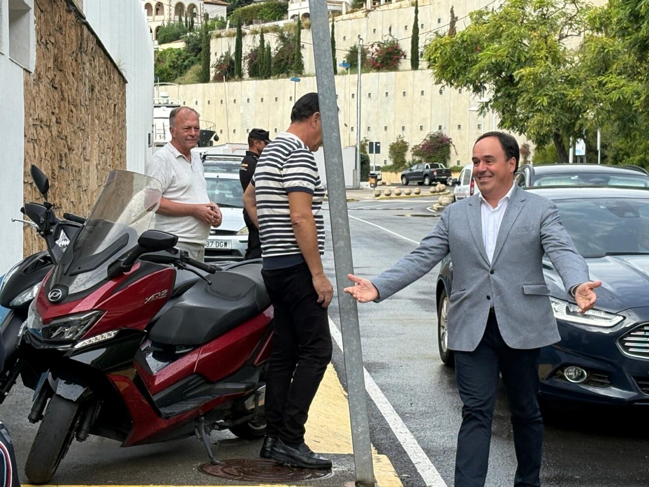 El president de la Generalitat visita las obras de modernización y adecuación integral del puerto de Xàbia (1)