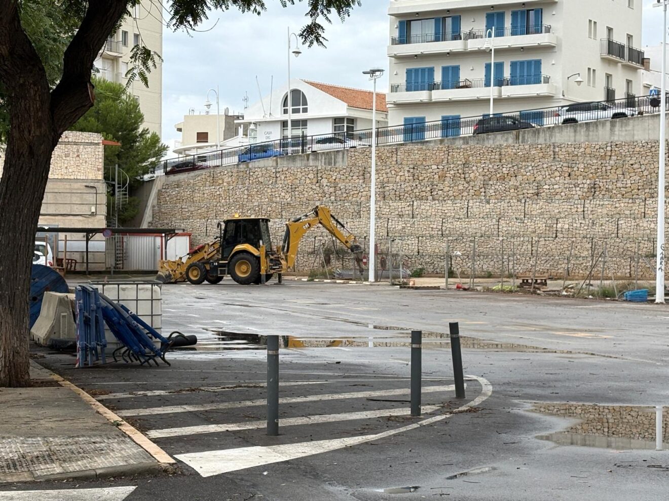 Inicio de las obras del nuevo aparcamiento del puerto de Xàbia