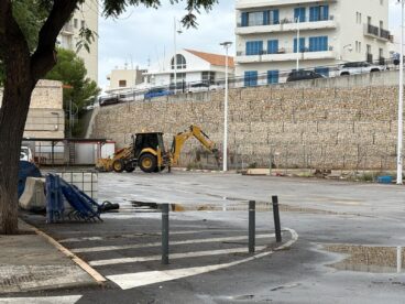 Inicio de las obras del nuevo aparcamiento del puerto de Xàbia
