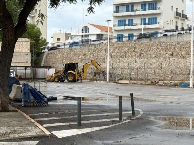 Imagen: Inicio de las obras del nuevo aparcamiento del puerto de Xàbia