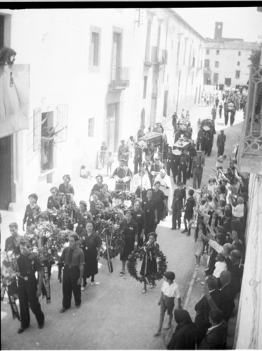 Entierro de Vicente Tena y otros caídos cuyos cuerpos fueron recuperados al acabar la guerra | Arxiu Municipal de Xàbia-Fons Benavent
