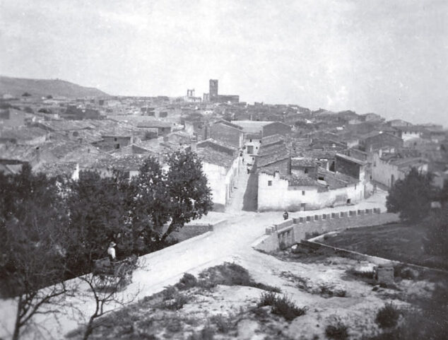 Imagen: Entrada a Xàbia por Jesús Pobre donde se puede apreciar El Fielato | Foto Fundación CIRNE