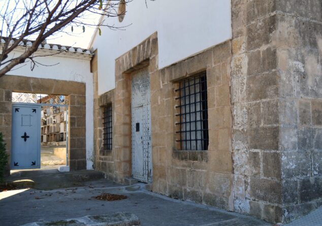 Imagen: Entrada al antiguo cementerio de Xàbia