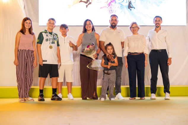Imagen: La familia Prats recogen el premio de Pepe Prats en la Gala de l'esport Xàbia 2026