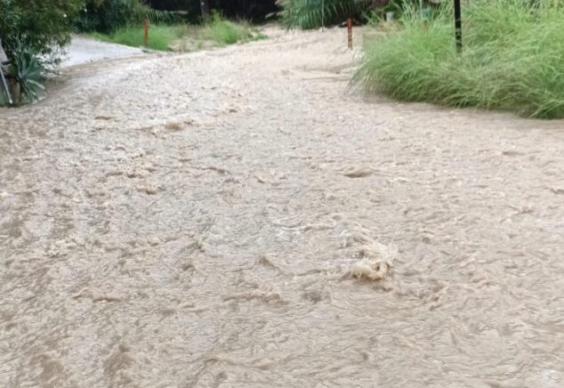 Imagen: Gran cantidad de agua baja por barranco de la Granadella