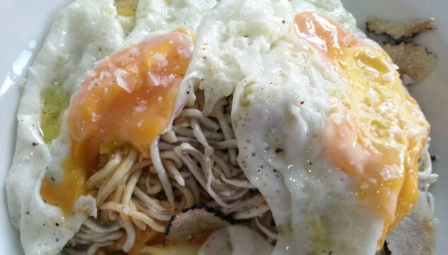 Imagen: Gulas con trufa, patata y huevo