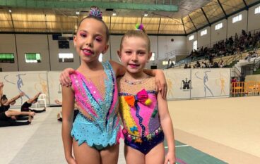 Las gimnastas Iris y Elena del CGR Xàbia en el Provincial de Copa