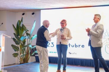 Jaime Ortuño recibe el premio a la dedicación