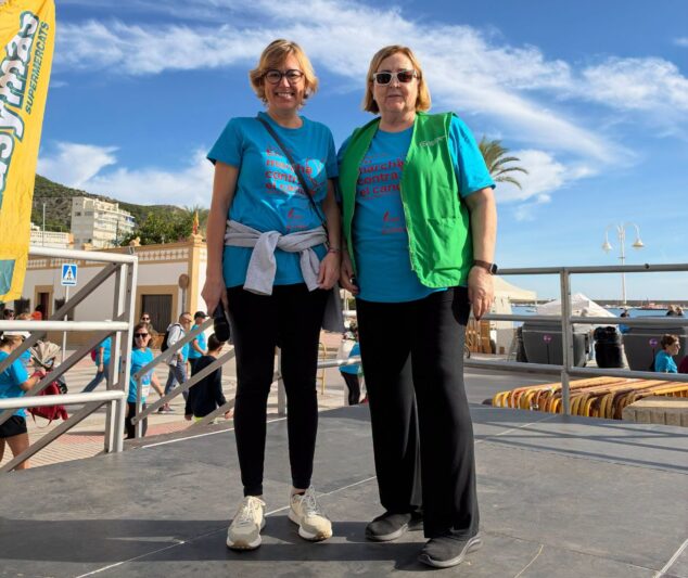 Imagen: La alcaldesa Rosa Cardona y la presidenta de la Asociación Carmen Hernández