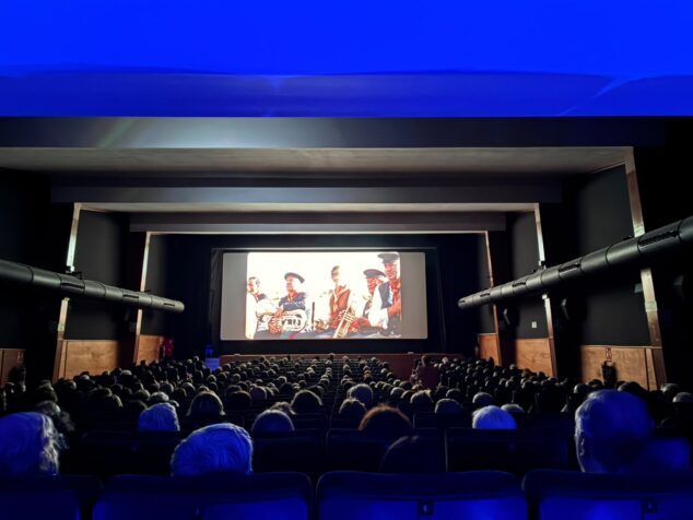 Imagen: La sala del Cine Jayan durante la proyección de la Bola Negra