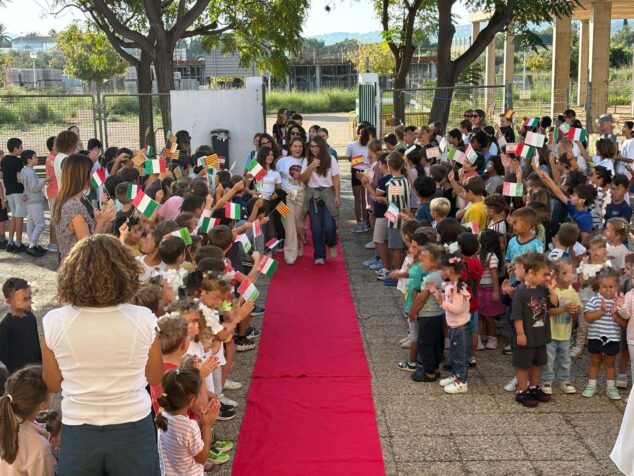 Imagen: Llegada de los estudiantes italianos del programa Erasmus+ al CEIP Trenc d'Alba