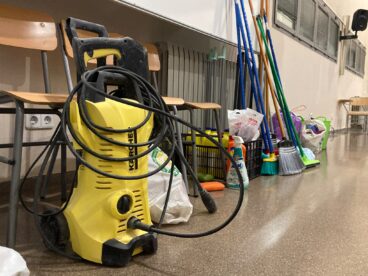 Parte de las donaciones aportadas por las familias del IES La Mar para los afectados de la DANA