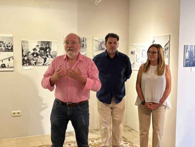 Imagen: Enric, Josep y Mavi durante la presentación de la exposición de la familia Guardiola en Fundación Cirne Xàbia