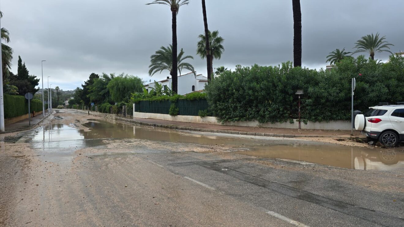 Situación de una las calles en la zona de la Cala Blanca