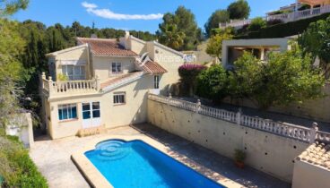 Villa mediterránea en dos niveles