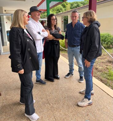 Visita de la consellera al colegio del Arenal para valorar los daños