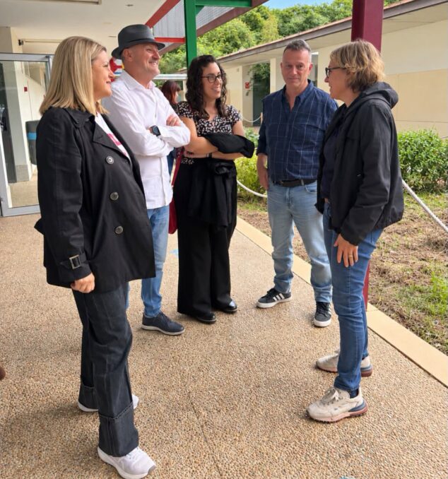 Imagen: Visita de la consellera al colegio del Arenal para valorar los daños