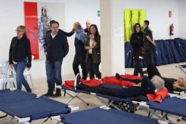 El president de la Generalitat, Juanfran Pérez Llorca, visita el albergue provisional Xàbia para afectados por la dana.